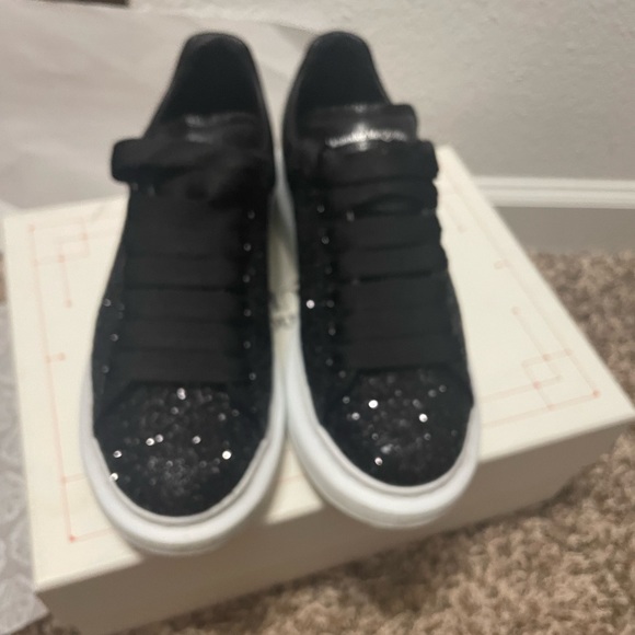 Authentic Alexander McQueen sneakers. - Picture 3 of 8